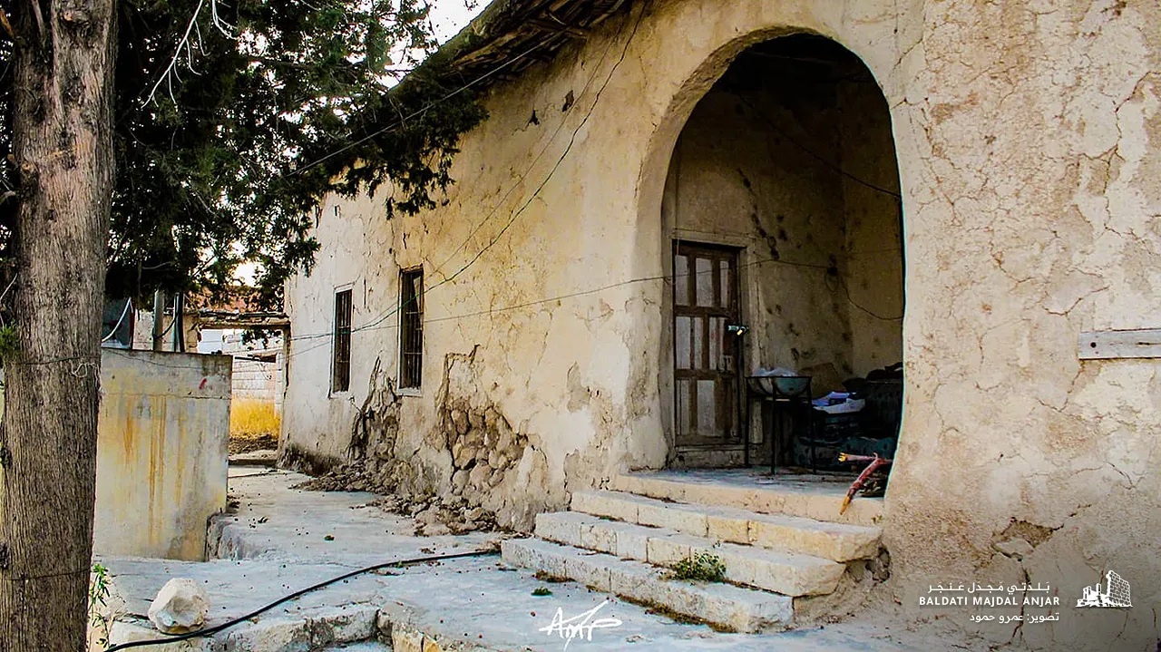 بيت قديم بقنطرة
